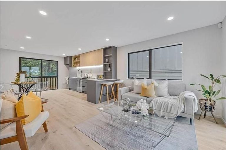 Photo of property in 25b Lavery Place, Sunnynook, Auckland, 0632