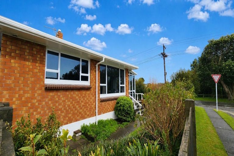 Photo of property in 2 Hood Place, Spotswood, New Plymouth, 4310