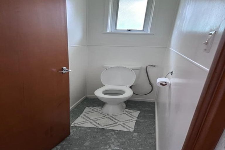 Photo of property in 35 Lantana Road, Green Bay, Auckland, 0604