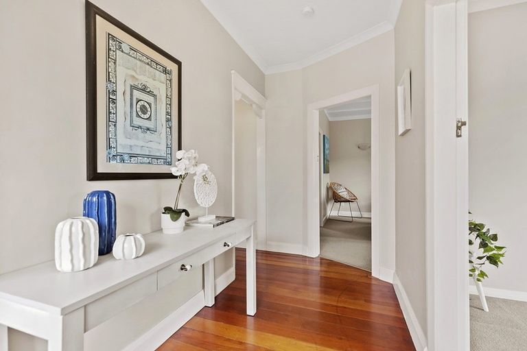 Photo of property in 22 Resolution Street, Lyall Bay, Wellington, 6022