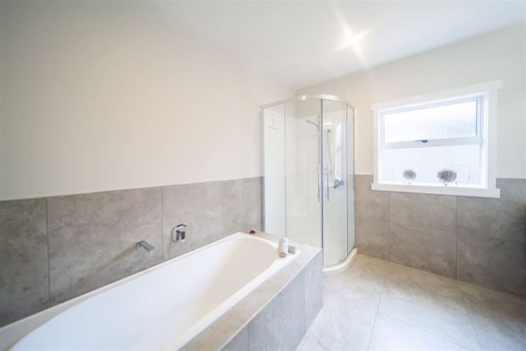 Photo of property in 18 Hurunui Drive, Te Awa, Napier, 4110