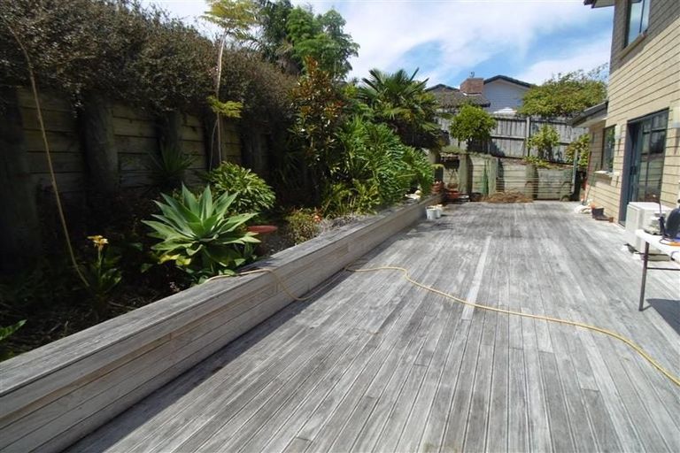 Photo of property in 11 Baker Street, Fairview Heights, Auckland, 0632