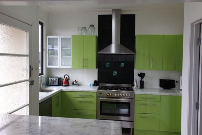 Photo of property in 482 Devon Street East, Strandon, New Plymouth, 4312