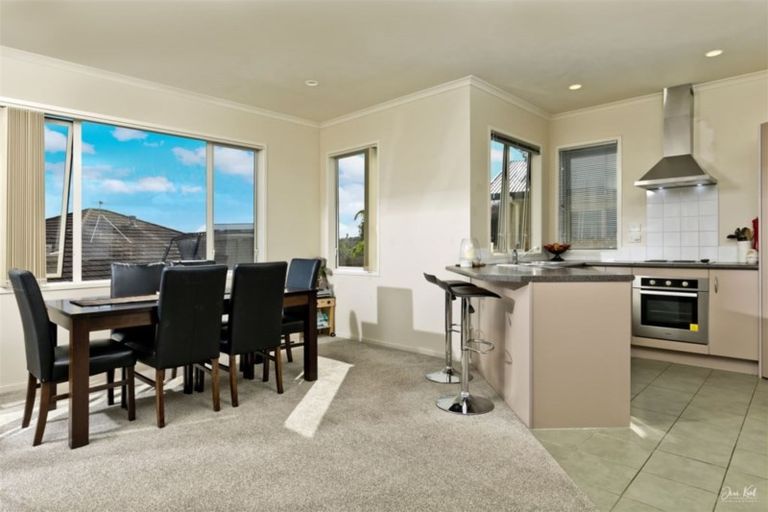 Photo of property in 27a Sapperton Drive, Henderson, Auckland, 0612