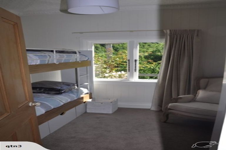 Photo of property in 2 Berkshire Street, Arrowtown, 9302