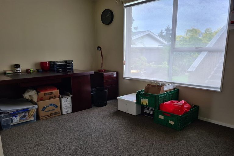 Photo of property in 17 Mckellar Place, Hornby, Christchurch, 8042