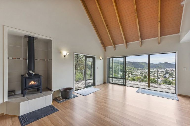 Photo of property in 87 Kent Street, Picton, 7220