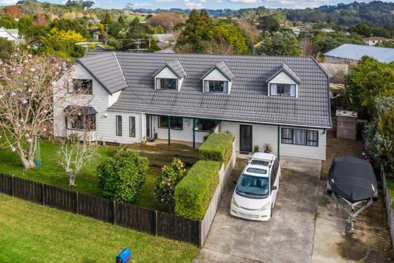 Photo of property in 1 Gails Drive, Okura, Auckland, 0792