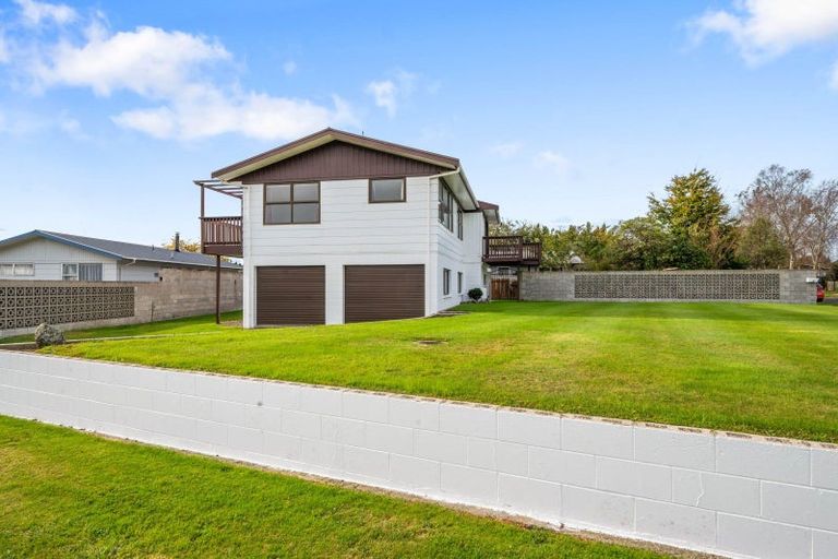 Photo of property in 2 Thackeray Place, Owhata, Rotorua, 3010