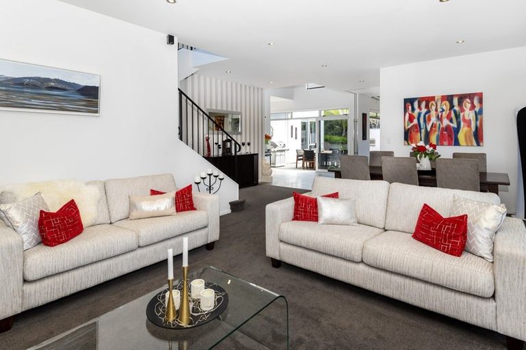 Photo of property in 15 Oceania Place, Mellons Bay, Auckland, 2014