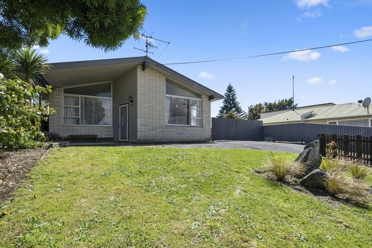 Photo of property in 5 Walton Road, Paraparaumu Beach, Paraparaumu, 5032