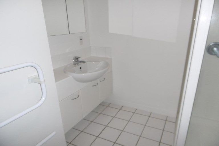 Photo of property in 8 Oakford Close, Riccarton, Christchurch, 8011