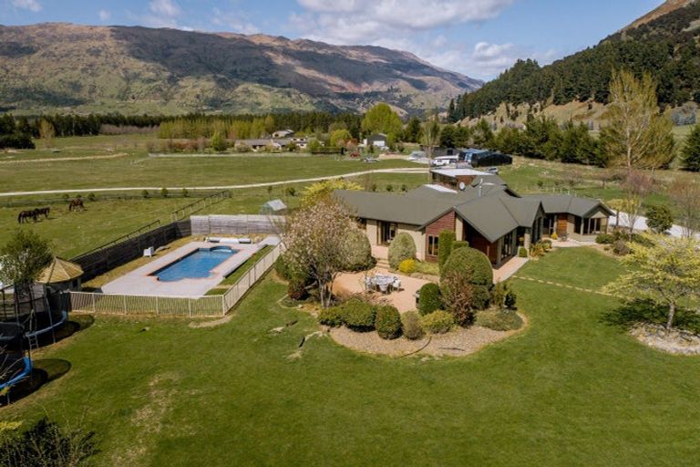 Photo of property in 36 Ruru Lane, Wanaka, 9382