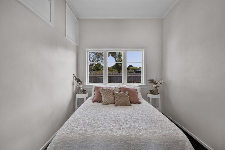 Photo of property in 35 Gladstone Street, Hawera, 4610