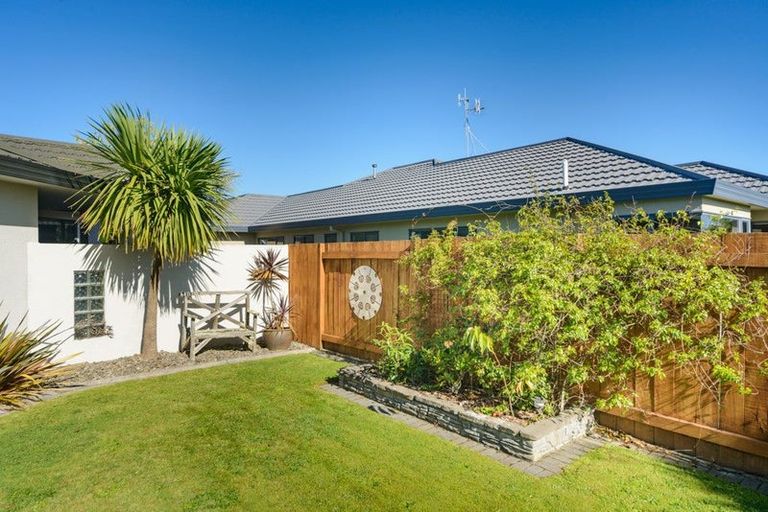 Photo of property in 39 Logan Way, Kelvin Grove, Palmerston North, 4414