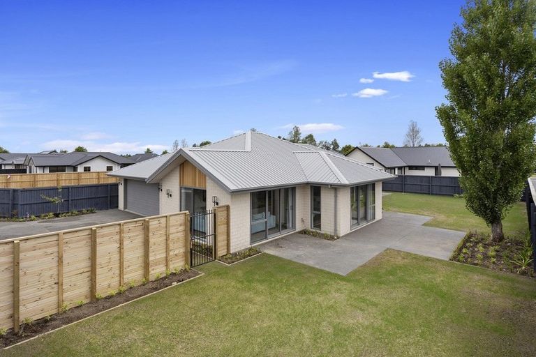 Photo of property in 15 Saint James Place, Rangiora, 7400