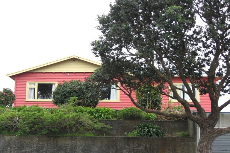 Photo of property in 10 Whiteley Street, Moturoa, New Plymouth, 4310