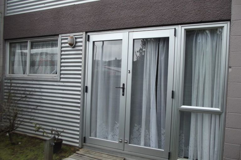 Photo of property in 3/126 Redwood Avenue, Tawa, Wellington, 5028