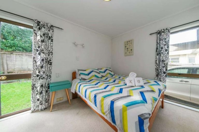 Photo of property in 2/72 Takutai Avenue, Half Moon Bay, Auckland, 2012