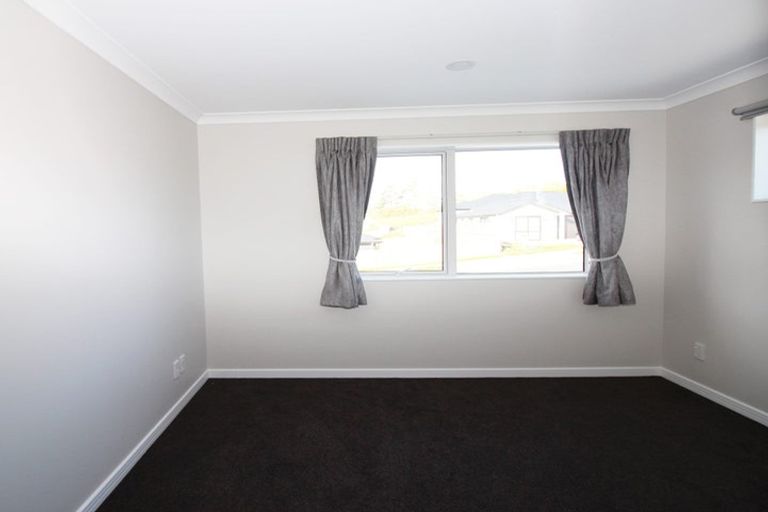 Photo of property in 80 Jeroboam Loop, Kumeu, 0810