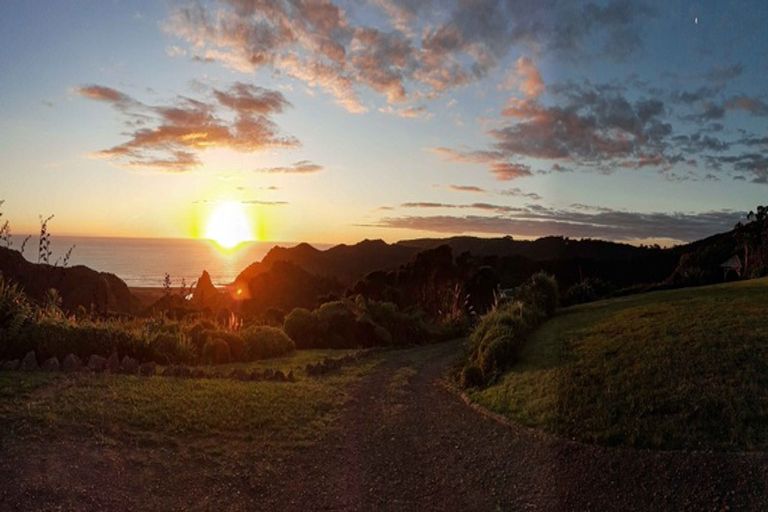 Photo of property in 122 Lone Kauri Road, Karekare, New Lynn, 0772