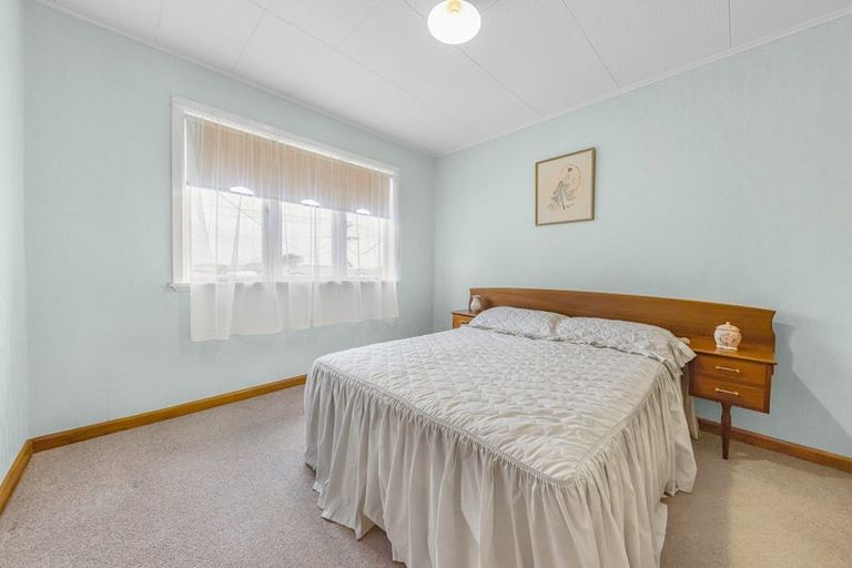 Photo of property in 5 Valron Road, Te Atatu South, Auckland, 0602