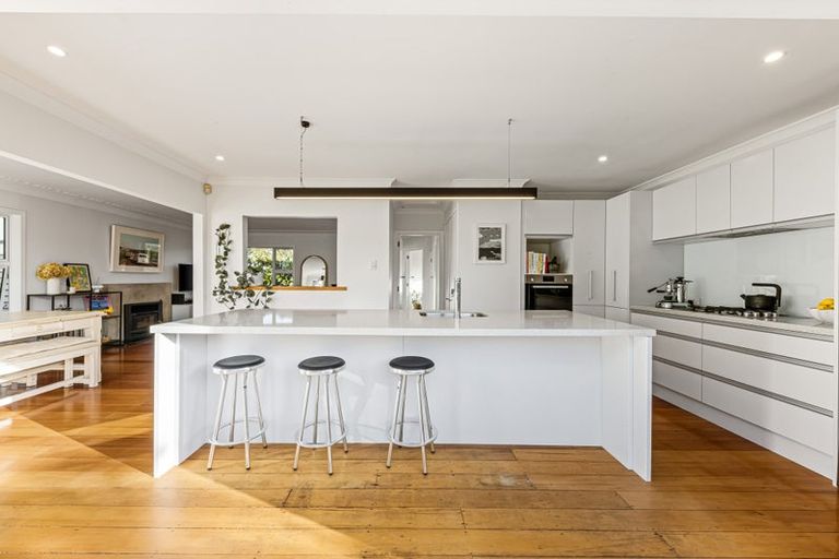 Photo of property in 4 Divich Avenue, Te Atatu South, Auckland, 0610