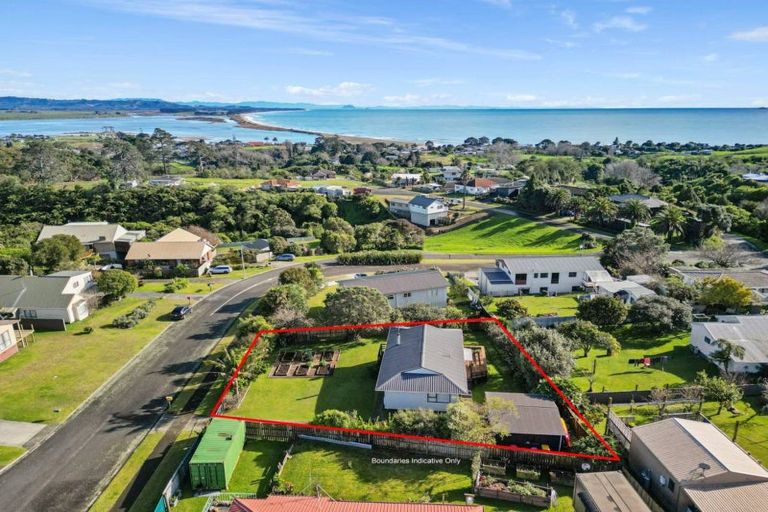 Photo of property in 11 Whenuariri Place, Maketu, Te Puke, 3189