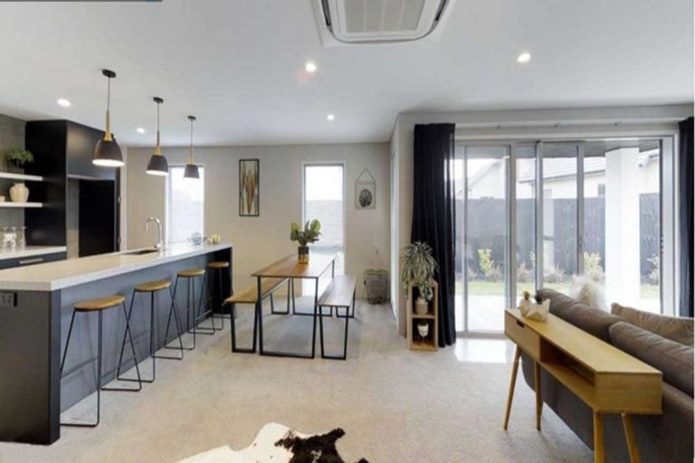 Photo of property in 33 Prestons Park Drive, Marshland, Christchurch, 8083