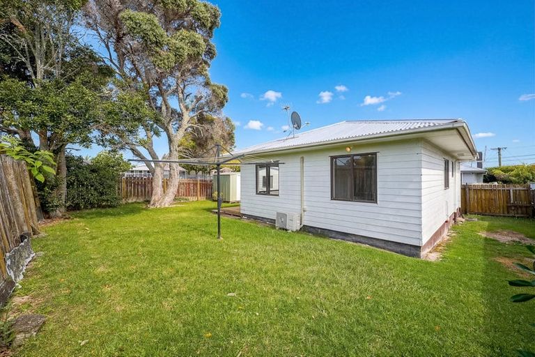 Photo of property in 50 Barrys Road, Glendene, Auckland, 0602