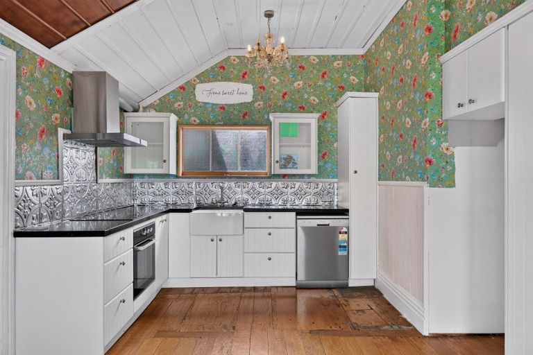 Photo of property in 42 Cameron Road, Bluff Hill, Napier, 4110