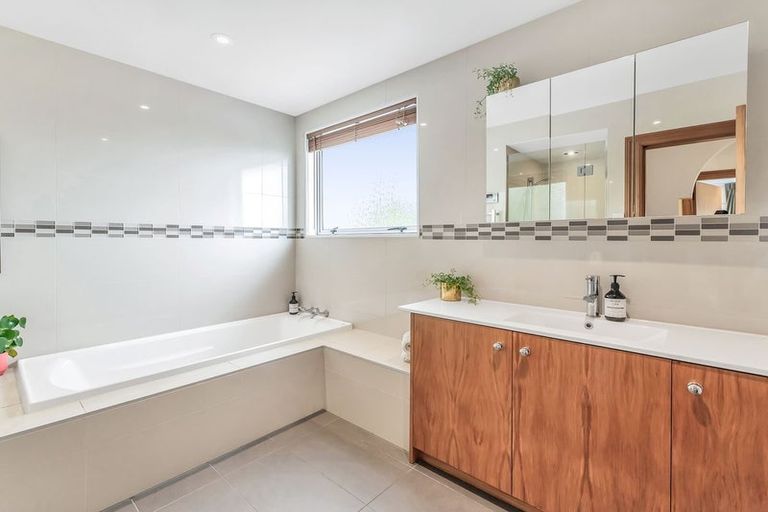 Photo of property in 8 Muir Avenue, Halswell, Christchurch, 8025