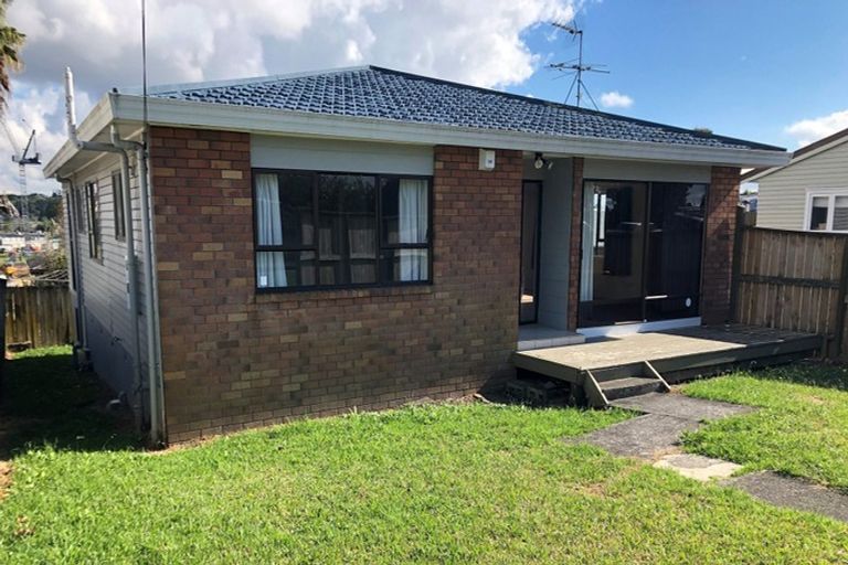 Photo of property in 1/68 College Road, Northcote, Auckland, 0627