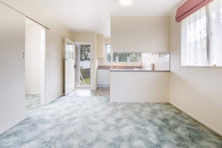 Photo of property in 27 Marsh Avenue, Forrest Hill, Auckland, 0620
