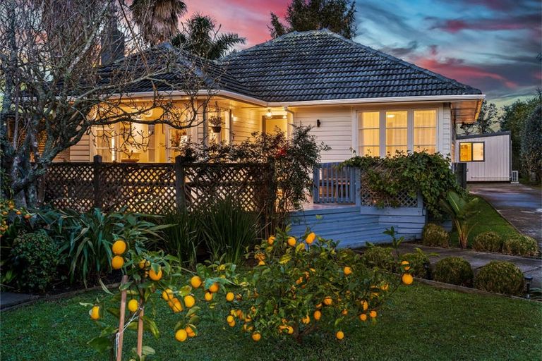 Photo of property in 9 Devon Street, Te Atatu South, Auckland, 0610