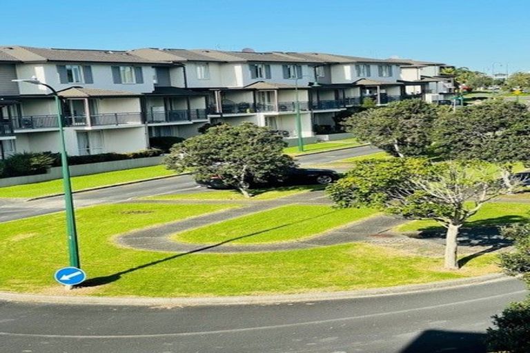Photo of property in 5/17 Waihi Way, East Tamaki, Auckland, 2013