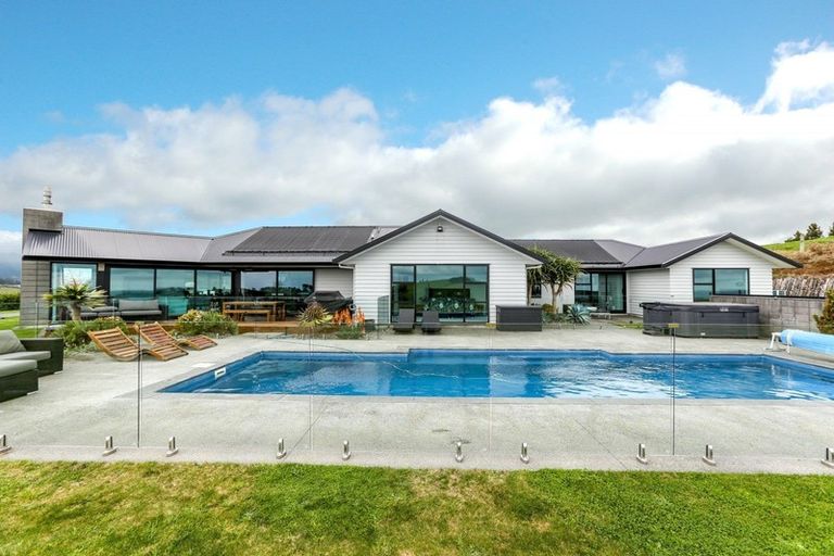 Photo of property in 588 Barrett Road, Hurworth, New Plymouth, 4371