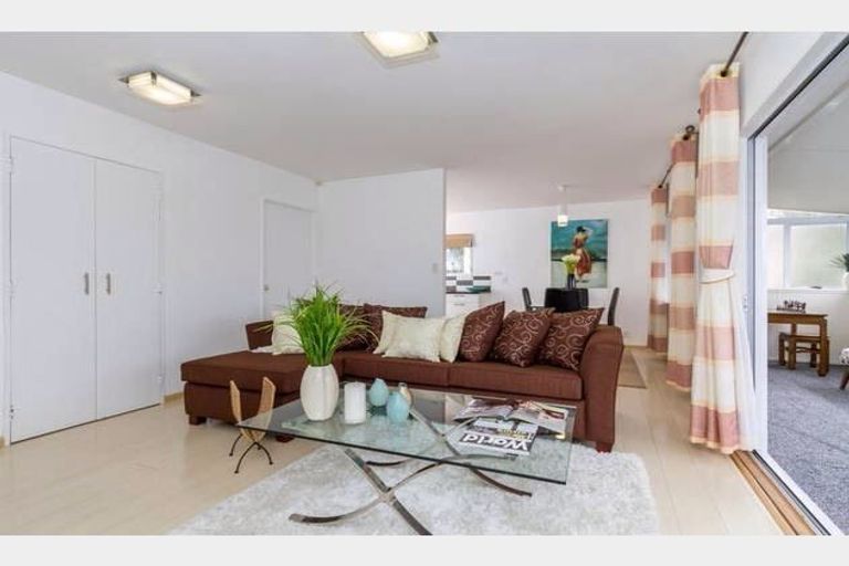 Photo of property in 2/2 Pine Street, New Lynn, Auckland, 0600