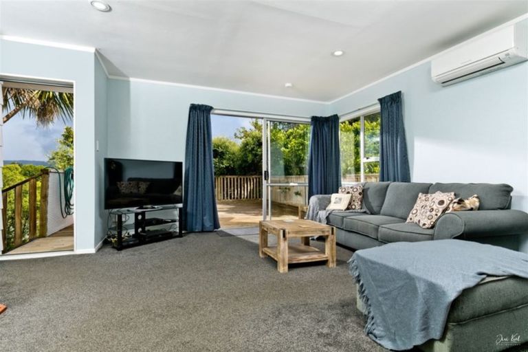 Photo of property in 19 Imperial Place, Henderson, Auckland, 0612
