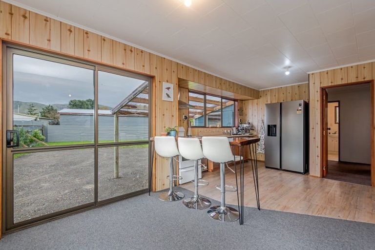 Photo of property in 32 Rata Street, Tokomaru, Palmerston North, 4474
