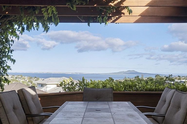 Photo of property in 11 Calypso Place, Rothesay Bay, Auckland, 0630