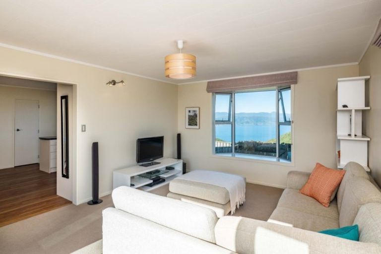 Photo of property in 12b Bayswater Place, Newlands, Wellington, 6037
