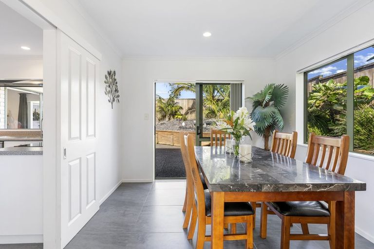 Photo of property in 24 Chelmsley Avenue, Henderson, Auckland, 0612