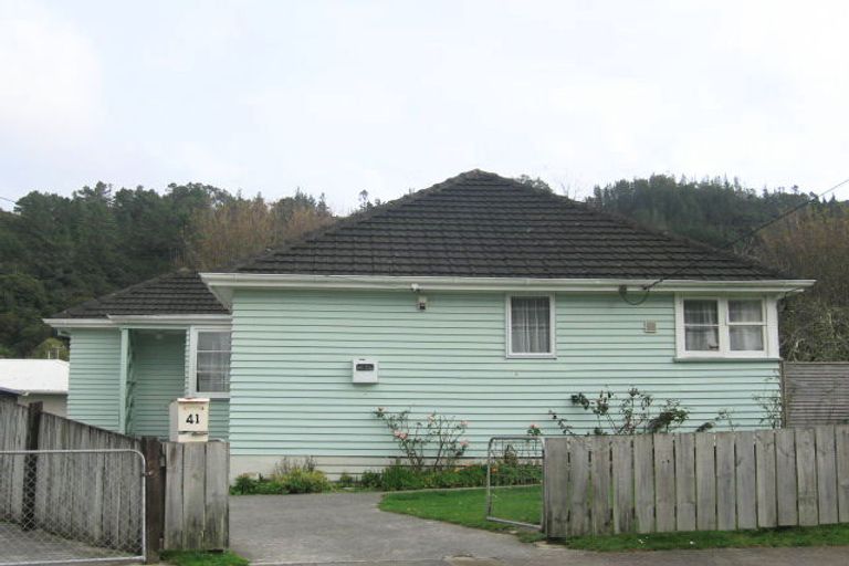 Photo of property in 41 Hanson Grove, Stokes Valley, Lower Hutt, 5019