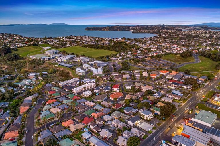 Photo of property in 19 Angel Way, Stanmore Bay, Whangaparaoa, 0932