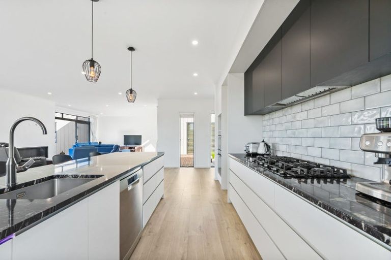 Photo of property in 67 Vaucluse Heights, Fitzherbert, Palmerston North, 4410