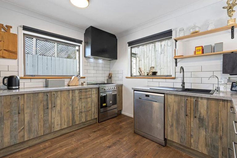 Photo of property in 2/26 Forest Hill Road, Henderson, Auckland, 0612