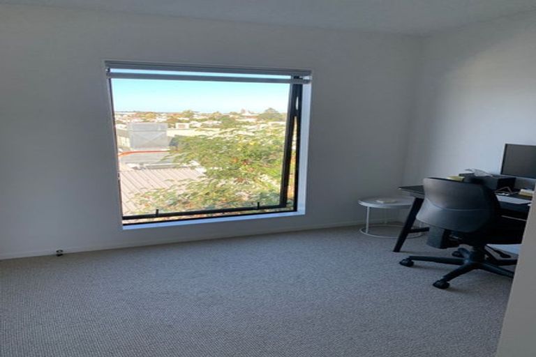 Photo of property in 43 Hadlow Terrace, Grey Lynn, Auckland, 1021