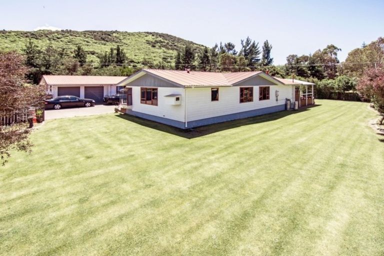 Photo of property in 5517 Masterton Castlepoint Road, Tinui, Masterton, 5889