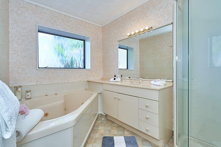 Photo of property in 1 Hyatt Grove, Greenmeadows, Napier, 4112